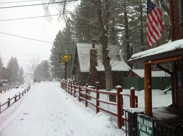 March%20snow%20at%20Golden%20Bear%20Cottages%20in%20Big%20Bear